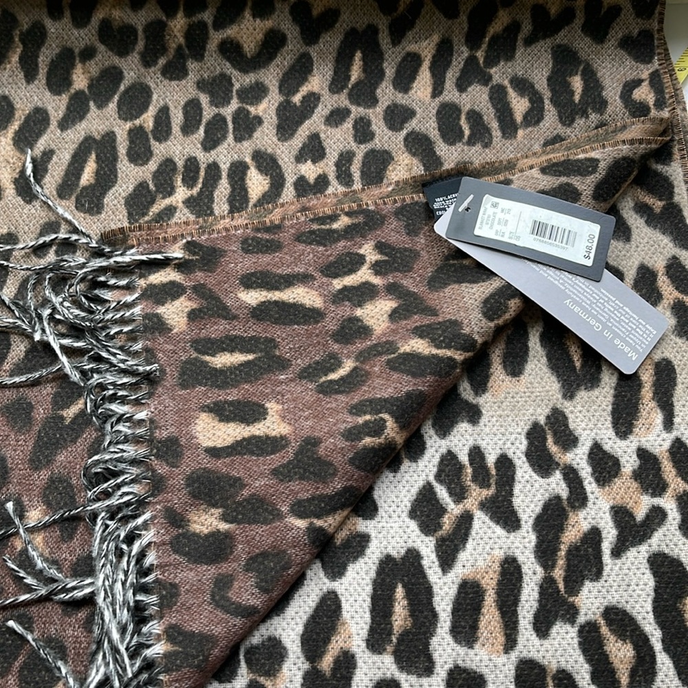 NWT Fraas blanket wrap in leopard print